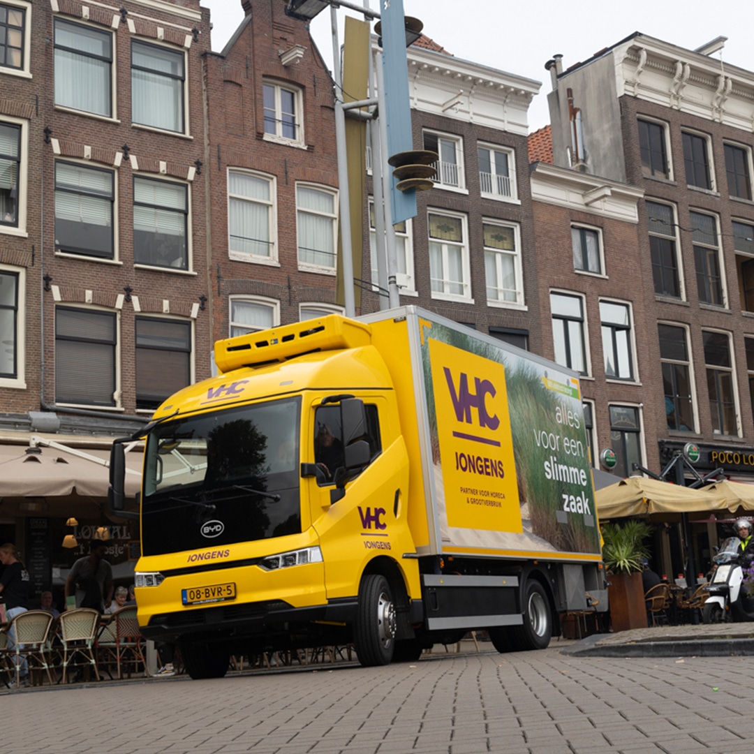Vrachtwagen VHC Jongens in Amsterdam