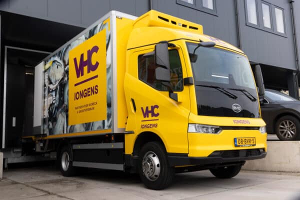 VHC Jongens vrachtwagen in vrachtwagen dock