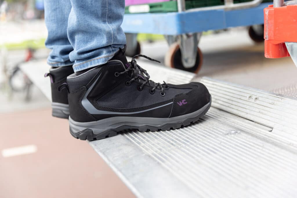 Nieuwe bedrijfskleding VHC Jongens doorgevoerd in schoenen