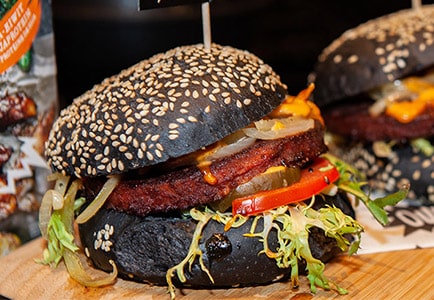 Hamburger met zwarte bol te zien bij VHC Jongens tijdens inspiratiedagen